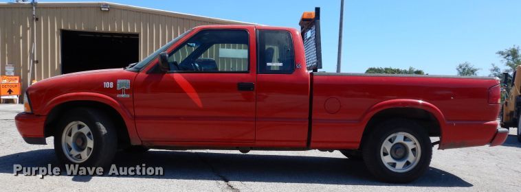 image for item GG9117 2000 GMC Sonoma Ext. Cab pickup truck