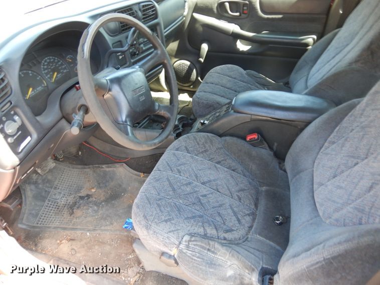 image for item GG9117 2000 GMC Sonoma Ext. Cab pickup truck