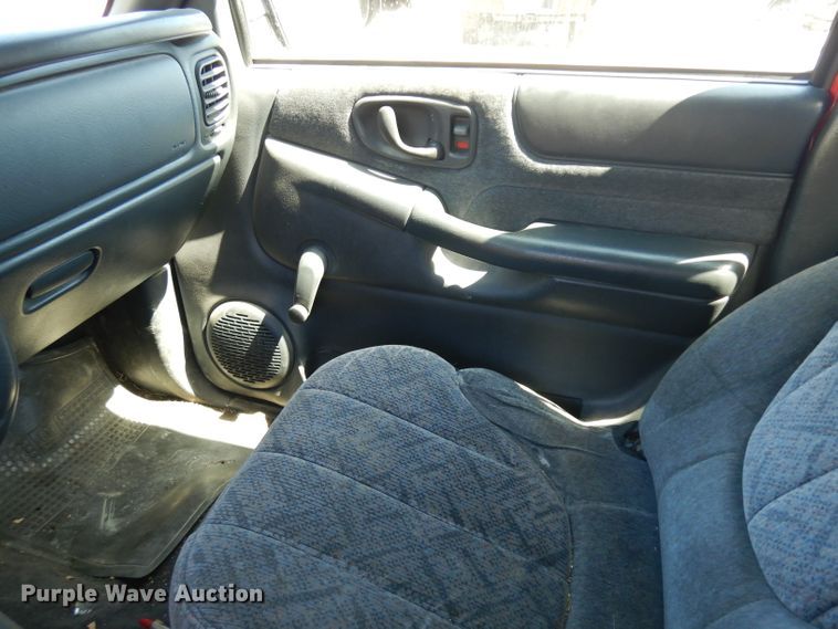 image for item GG9117 2000 GMC Sonoma Ext. Cab pickup truck