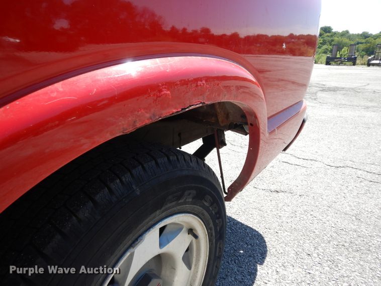 image for item GG9117 2000 GMC Sonoma Ext. Cab pickup truck