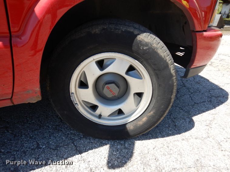 image for item GG9117 2000 GMC Sonoma Ext. Cab pickup truck