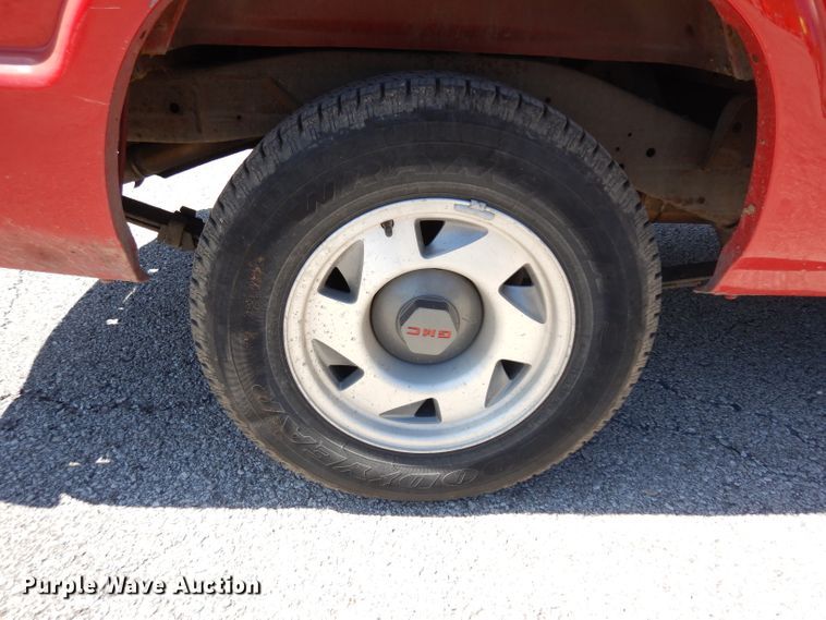 image for item GG9117 2000 GMC Sonoma Ext. Cab pickup truck