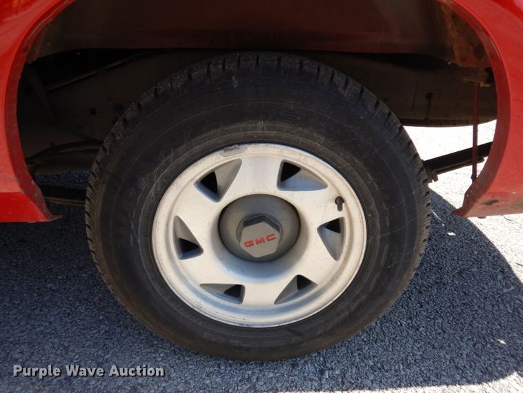 image for item GG9117 2000 GMC Sonoma Ext. Cab pickup truck