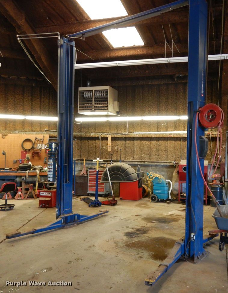 image for item GG9118 Rotarylift SP09-2 automotive lift