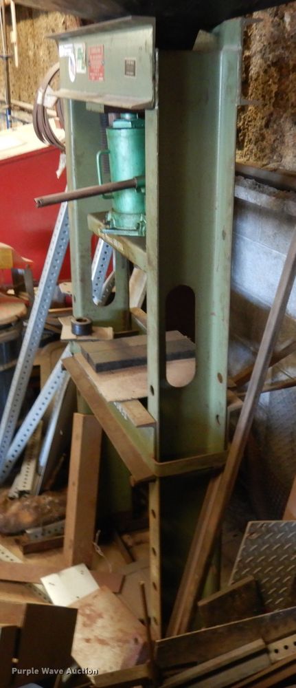 image for item GG9119 Carolina CP100 hydraulic press