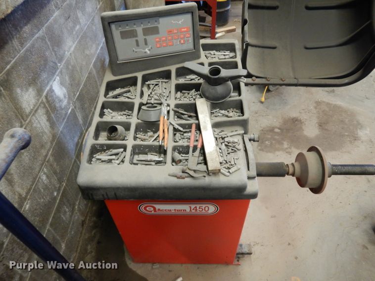 image for item GG9123 Accu-Turn 1450 tire balancing machine