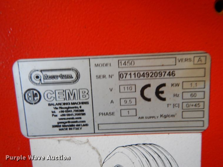 image for item GG9123 Accu-Turn 1450 tire balancing machine