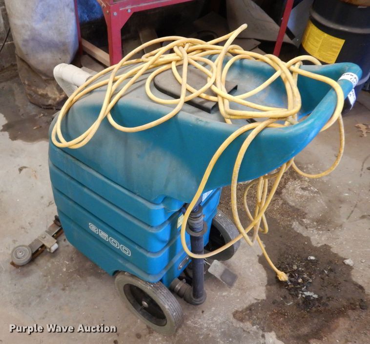 image for item GG9124 Tennant 607673 floor squeegee