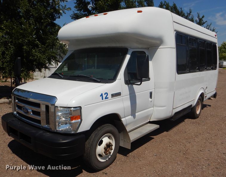 image for item GH9593 2009 Ford E350 Super Duty shuttle bus