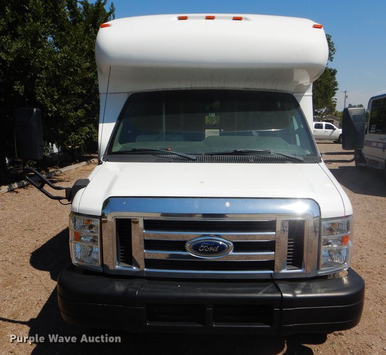 image for item GH9593 2009 Ford E350 Super Duty shuttle bus