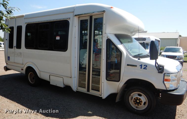 image for item GH9593 2009 Ford E350 Super Duty shuttle bus