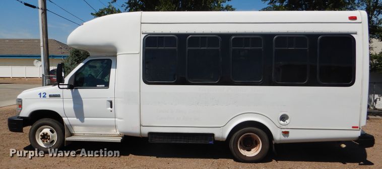 image for item GH9593 2009 Ford E350 Super Duty shuttle bus