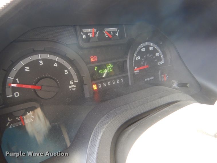 image for item GH9593 2009 Ford E350 Super Duty shuttle bus