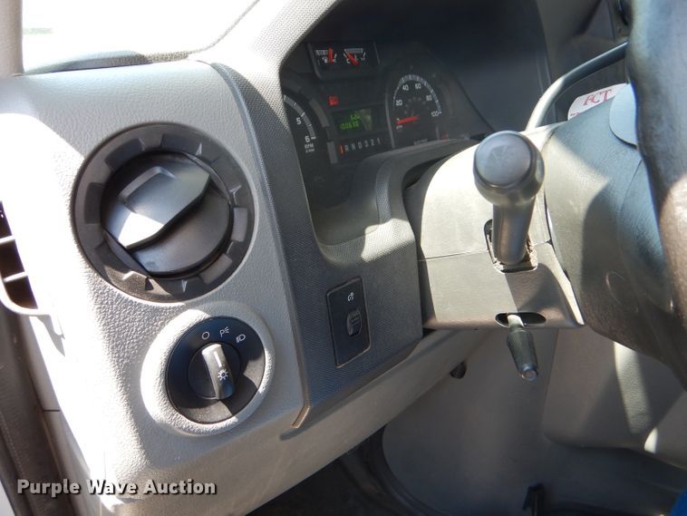 image for item GH9593 2009 Ford E350 Super Duty shuttle bus