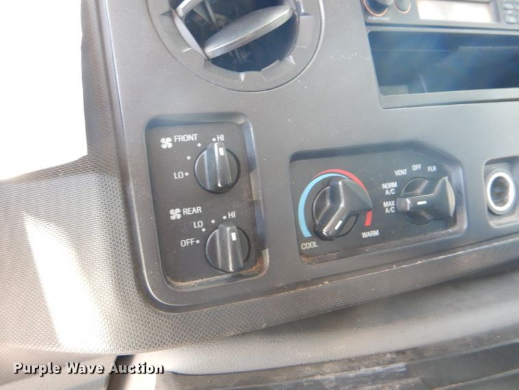 image for item GH9593 2009 Ford E350 Super Duty shuttle bus