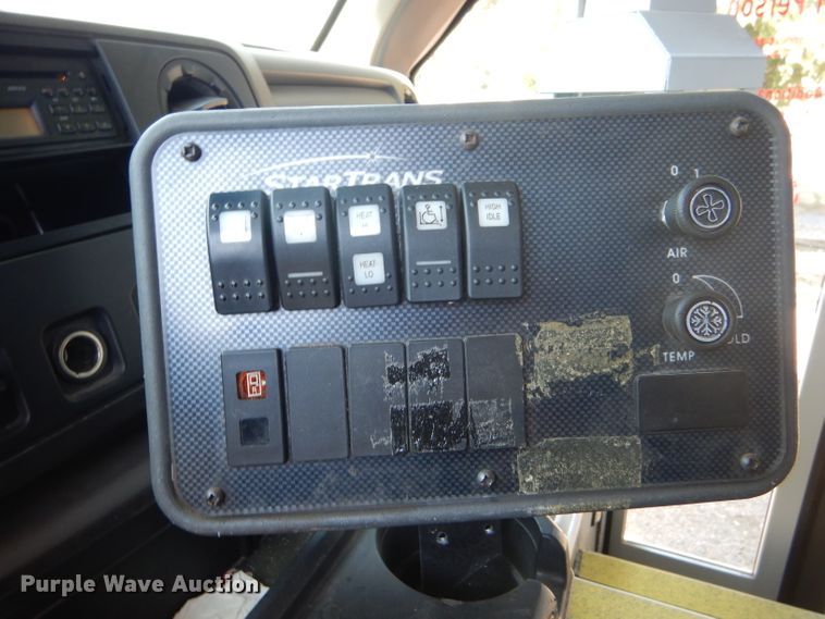 image for item GH9593 2009 Ford E350 Super Duty shuttle bus