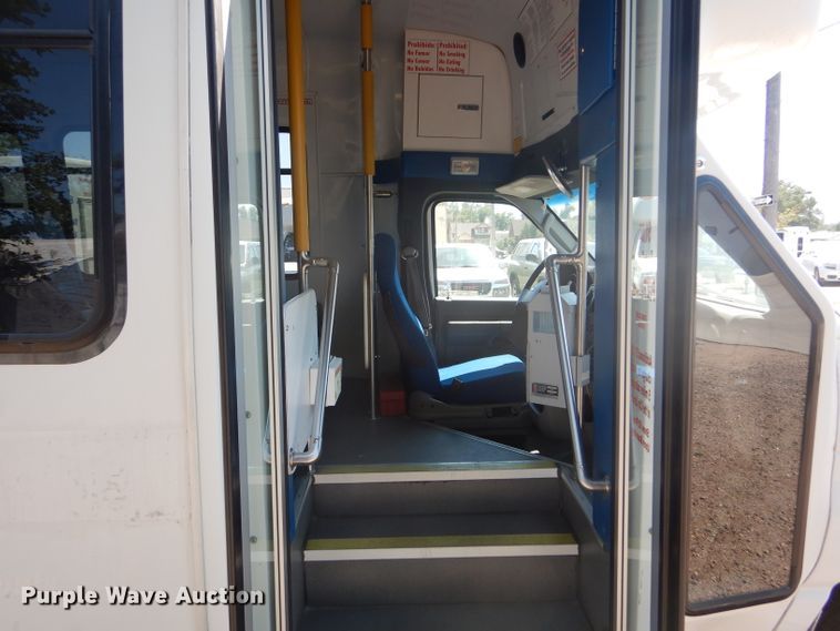 image for item GH9593 2009 Ford E350 Super Duty shuttle bus