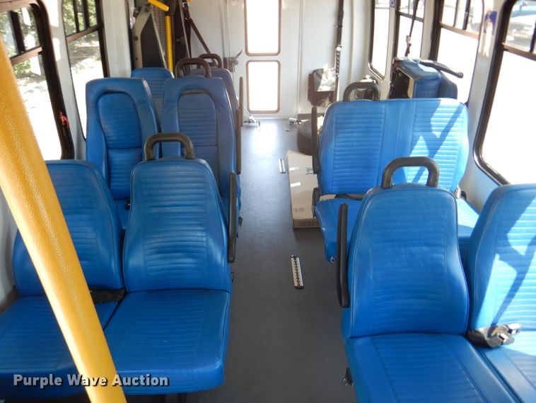 image for item GH9593 2009 Ford E350 Super Duty shuttle bus