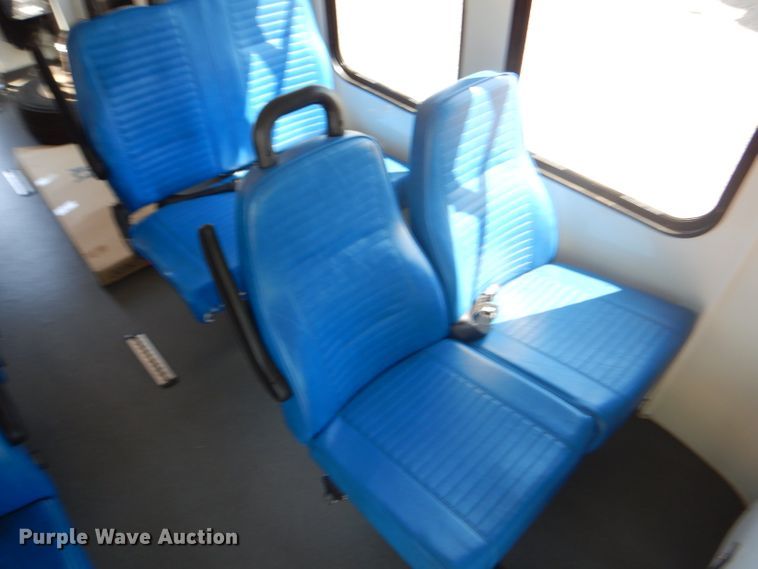 image for item GH9593 2009 Ford E350 Super Duty shuttle bus