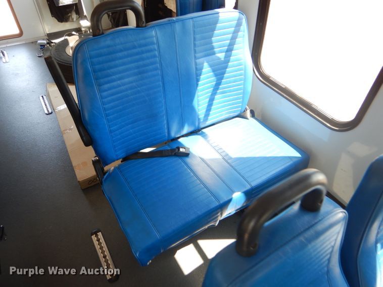 image for item GH9593 2009 Ford E350 Super Duty shuttle bus