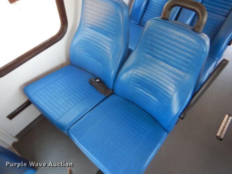 image for item GH9593 2009 Ford E350 Super Duty shuttle bus