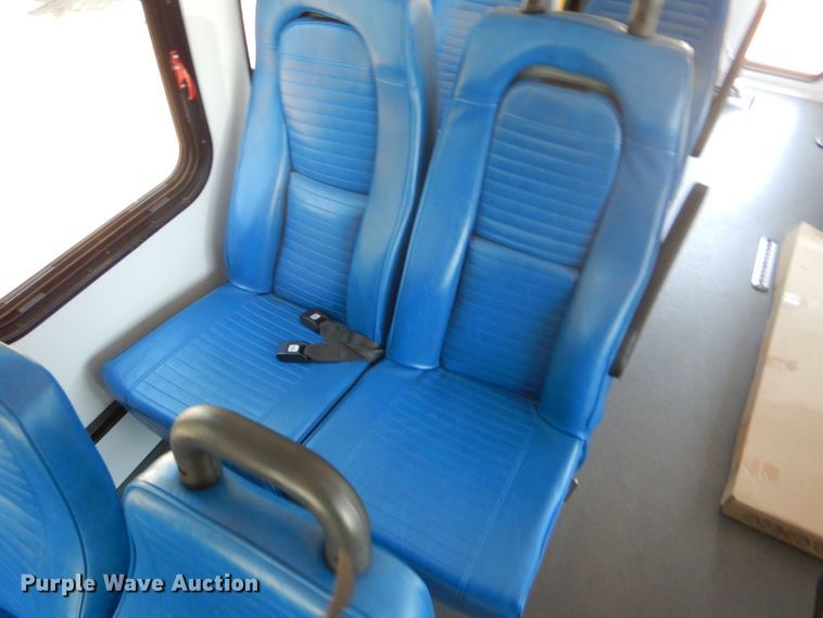 image for item GH9593 2009 Ford E350 Super Duty shuttle bus