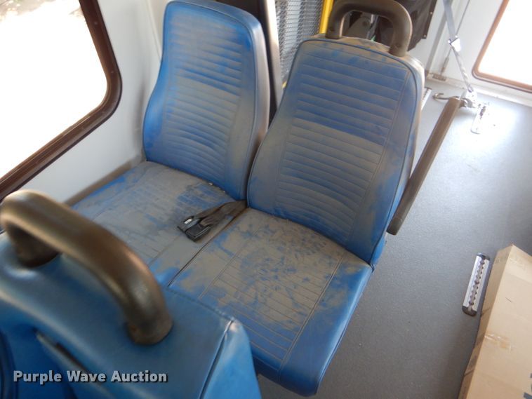 image for item GH9593 2009 Ford E350 Super Duty shuttle bus