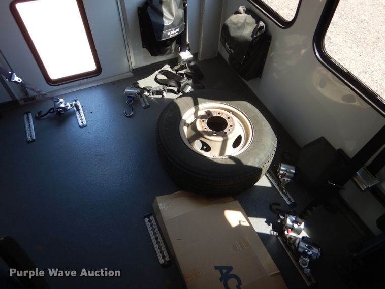 image for item GH9593 2009 Ford E350 Super Duty shuttle bus