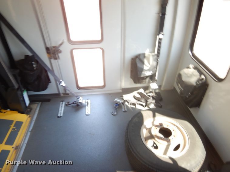 image for item GH9593 2009 Ford E350 Super Duty shuttle bus