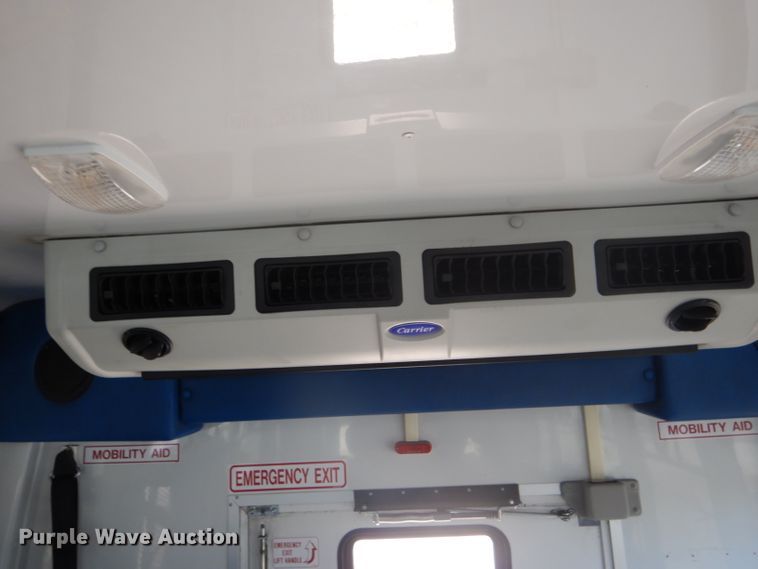 image for item GH9593 2009 Ford E350 Super Duty shuttle bus