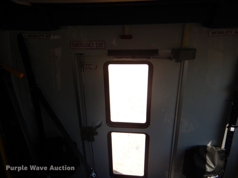 image for item GH9593 2009 Ford E350 Super Duty shuttle bus