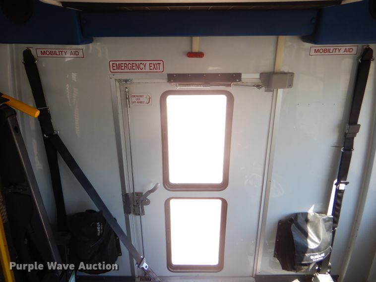 image for item GH9593 2009 Ford E350 Super Duty shuttle bus