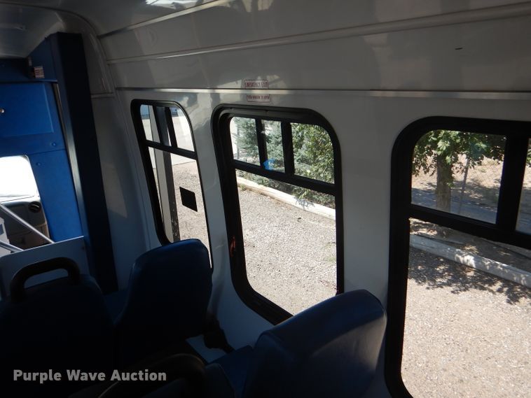 image for item GH9593 2009 Ford E350 Super Duty shuttle bus