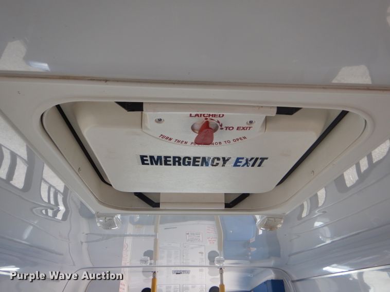 image for item GH9593 2009 Ford E350 Super Duty shuttle bus