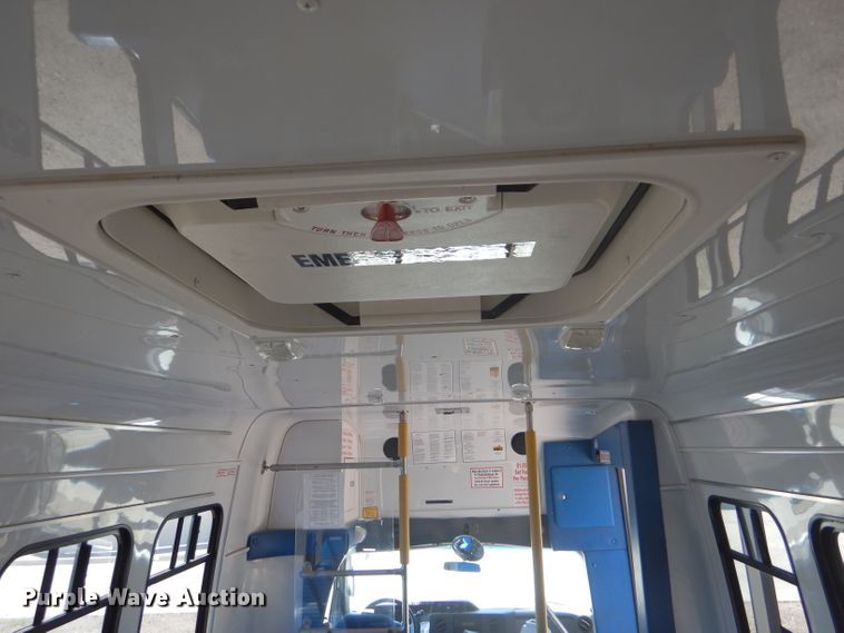 image for item GH9593 2009 Ford E350 Super Duty shuttle bus