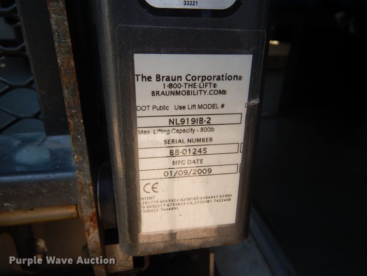 image for item GH9593 2009 Ford E350 Super Duty shuttle bus