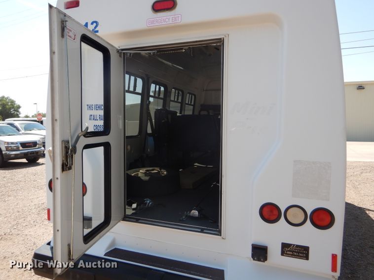 image for item GH9593 2009 Ford E350 Super Duty shuttle bus