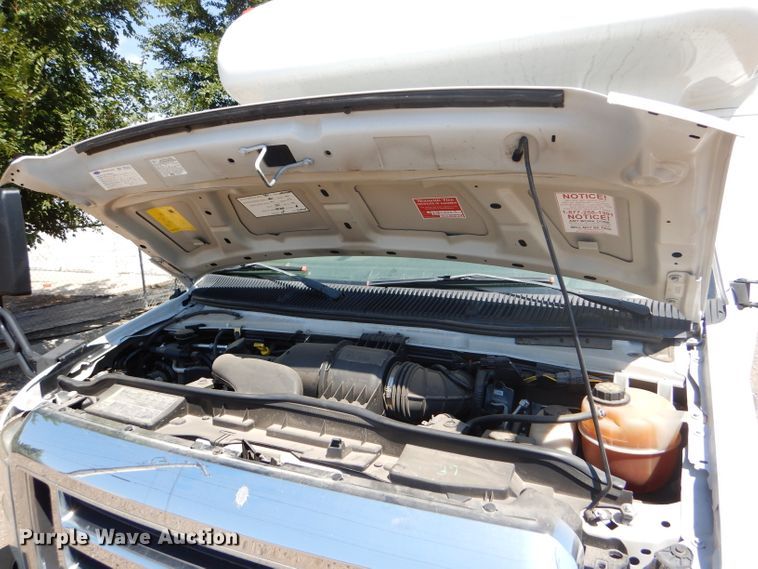 image for item GH9593 2009 Ford E350 Super Duty shuttle bus