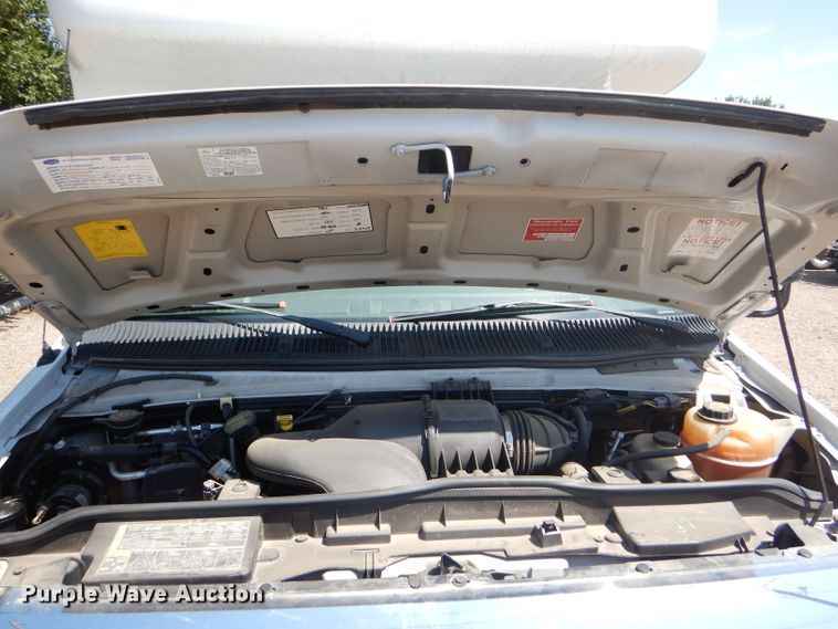 image for item GH9593 2009 Ford E350 Super Duty shuttle bus