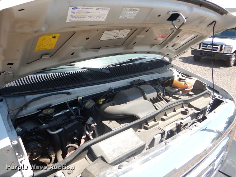 image for item GH9593 2009 Ford E350 Super Duty shuttle bus