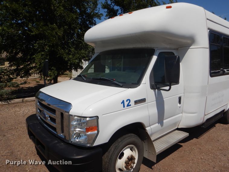 image for item GH9593 2009 Ford E350 Super Duty shuttle bus