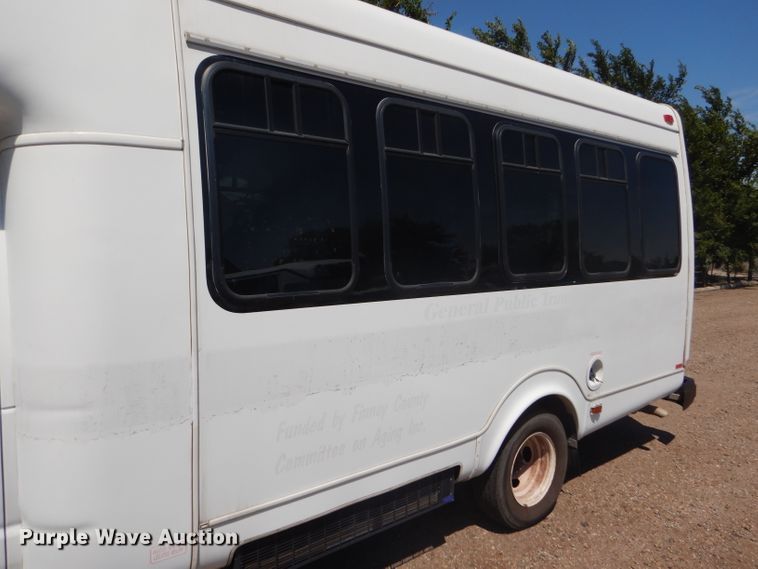 image for item GH9593 2009 Ford E350 Super Duty shuttle bus