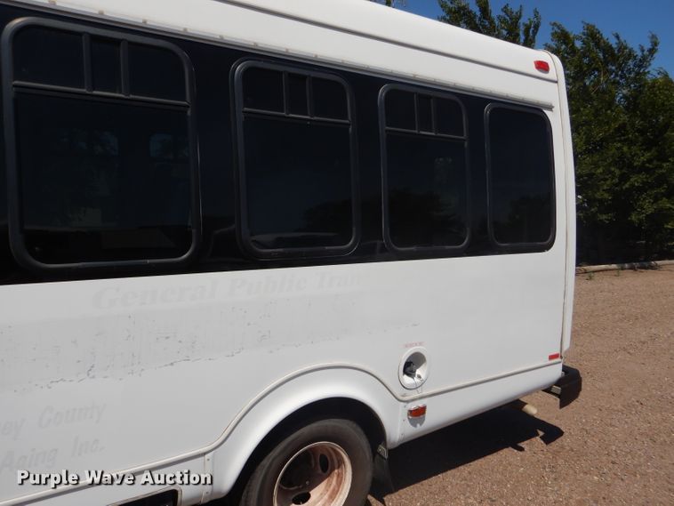 image for item GH9593 2009 Ford E350 Super Duty shuttle bus