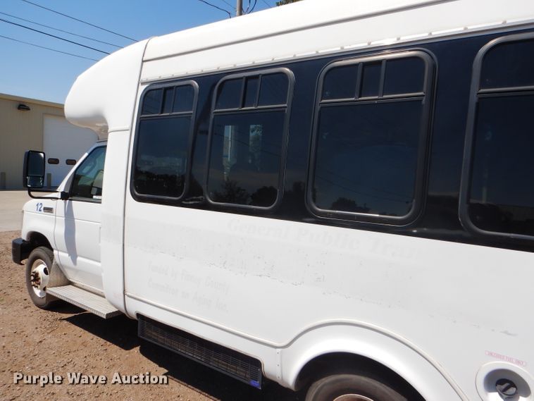 image for item GH9593 2009 Ford E350 Super Duty shuttle bus