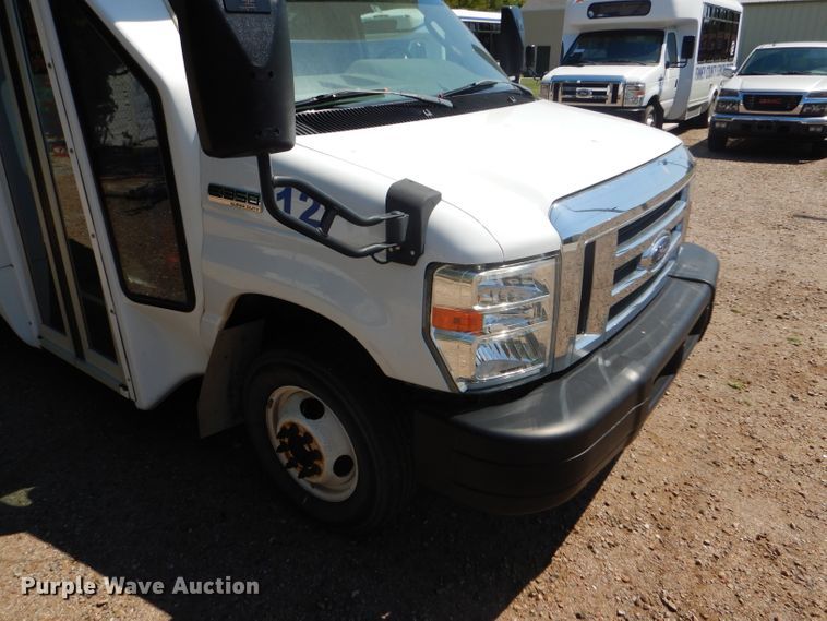 image for item GH9593 2009 Ford E350 Super Duty shuttle bus