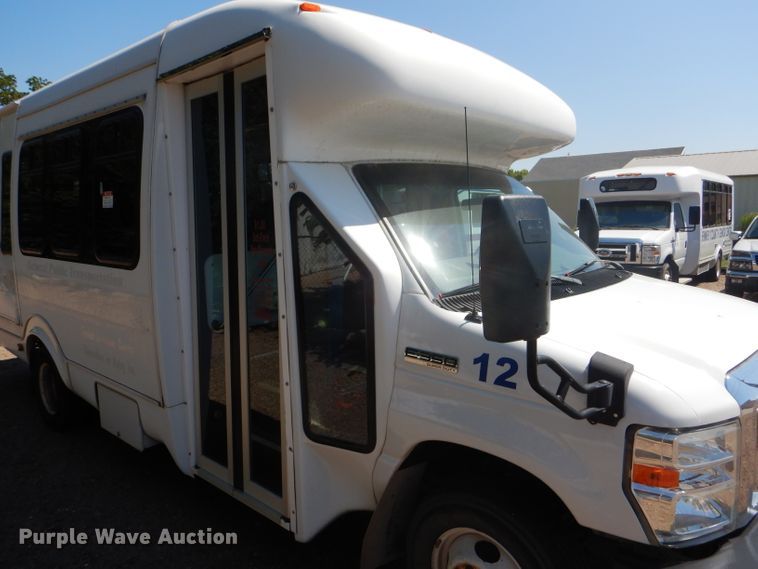 image for item GH9593 2009 Ford E350 Super Duty shuttle bus