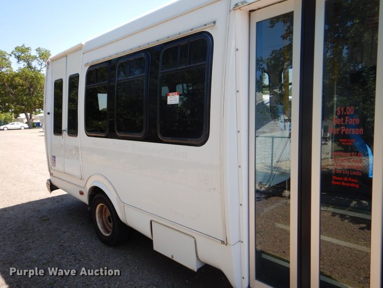 image for item GH9593 2009 Ford E350 Super Duty shuttle bus