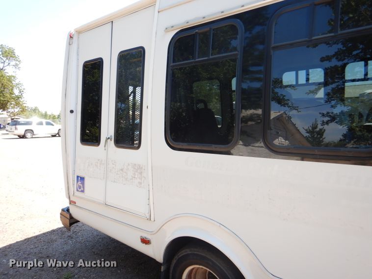 image for item GH9593 2009 Ford E350 Super Duty shuttle bus