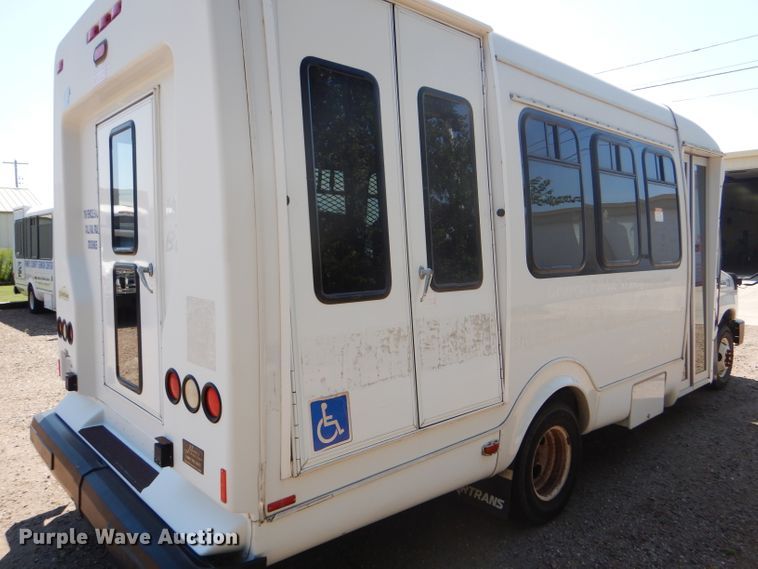 image for item GH9593 2009 Ford E350 Super Duty shuttle bus