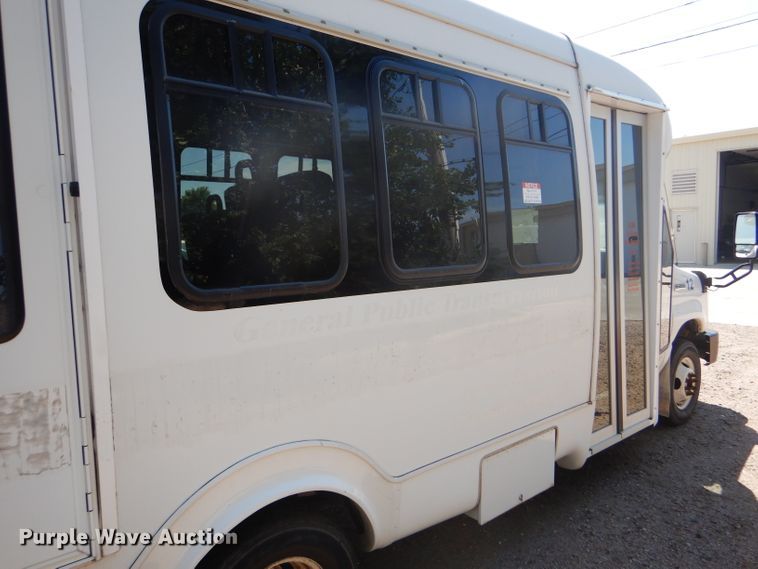image for item GH9593 2009 Ford E350 Super Duty shuttle bus
